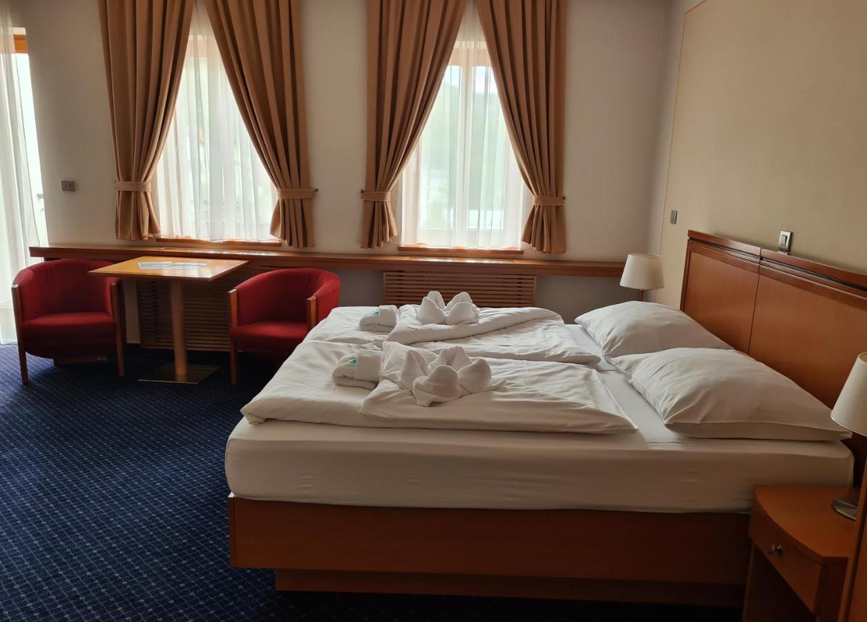 Hotel Slovan Jeseník エクステリア 写真
