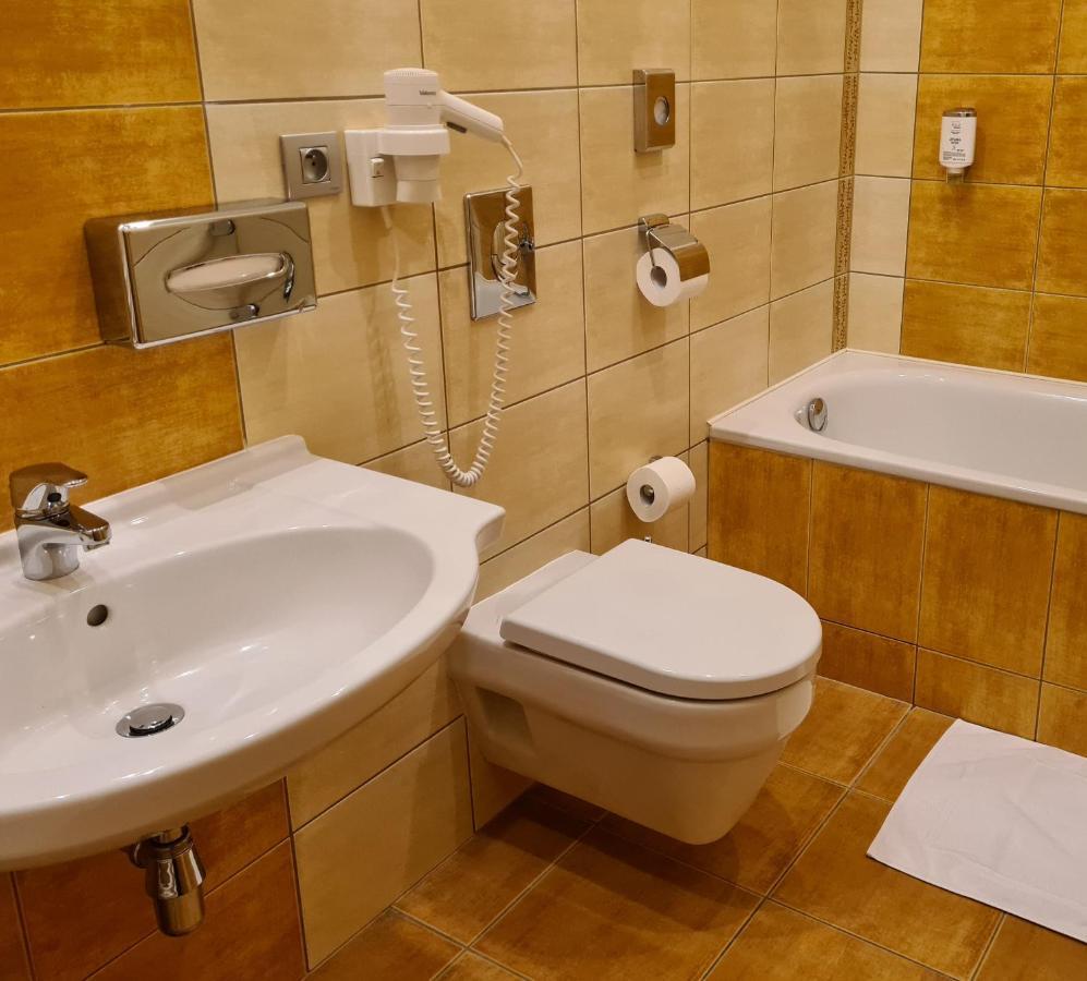 Hotel Slovan Jeseník エクステリア 写真